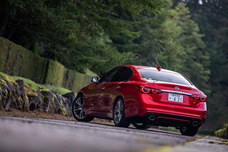 マイナーチェンジモデル発表直後、1カ月で約1500台を受注した最新の「スカイライン」。その時点でのハイブリッド車とV6ターボ車の比率はほぼ半々だったという。