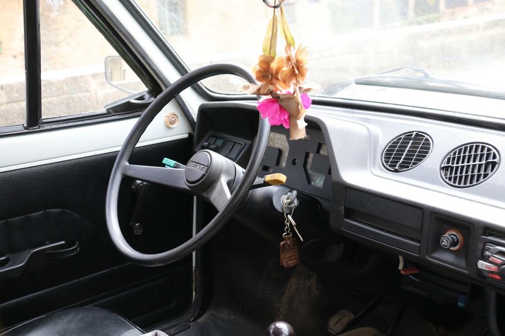 ダッシュボード。「シリーズ2」以降のモダンなメーターパネルにも注目。