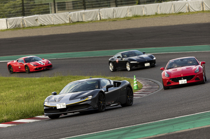 サーキットアクティビティーでは、先導車つきの「ファミリードライブ」に加え、「エキサイトドライブ」やさらに上級者向けの「スポーツドライブ」などが実施された。