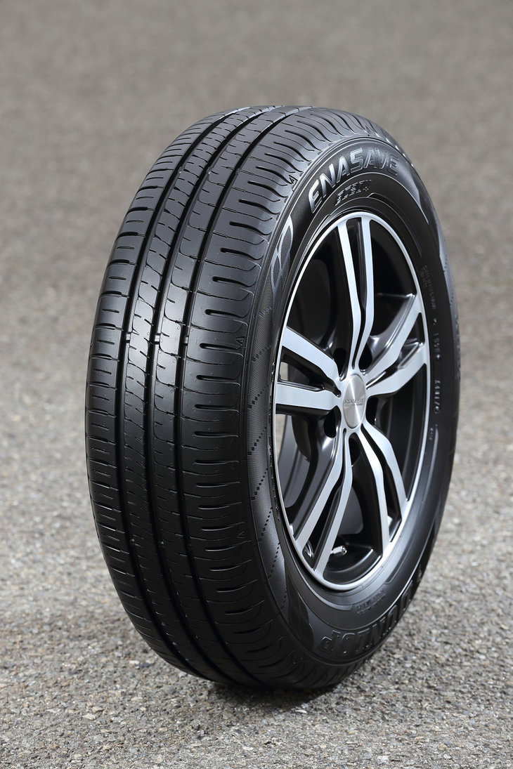 名前からも分かるとおり、「エナセーブEC204」は「エナセーブEC203」の後継商品。低燃費タイヤブランド「エナセーブ」のベーシックタイヤである。