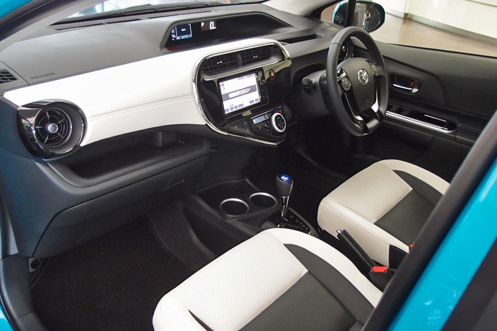 アクア クロスオーバー（インテリア）