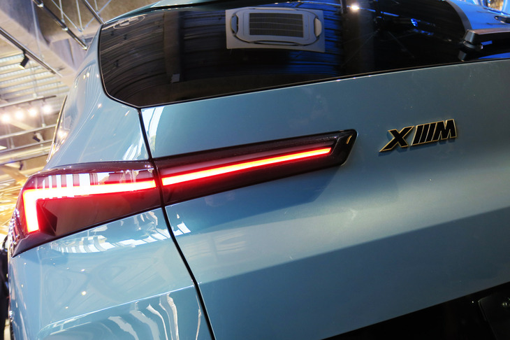 BMW XM（リアコンビランプ）