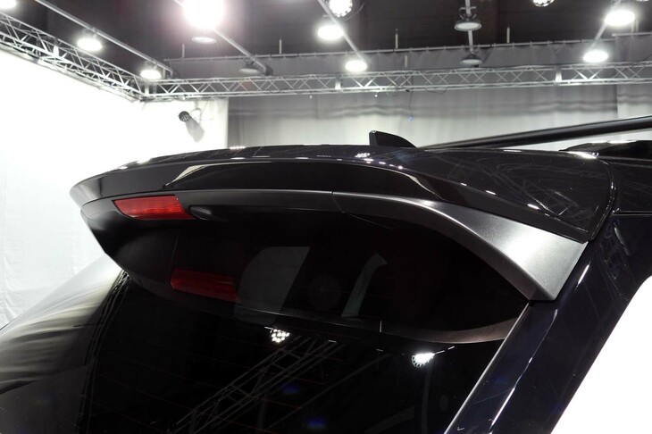 三菱アウトランダーPHEV ACTIVE FIELD（テールゲートスポイラー）