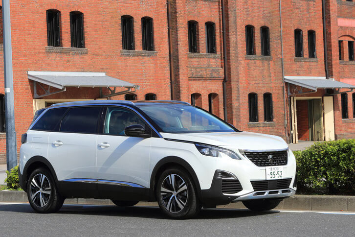 日本仕様のグレード構成は「アリュール」「GT BlueHDi」の2種類。今回はエントリーグレードにあたるアリュールに試乗した。