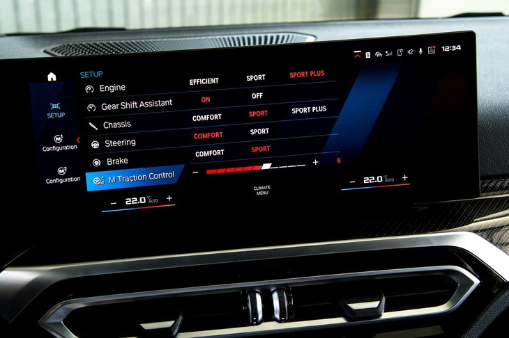 BMW M2（センターモニター）