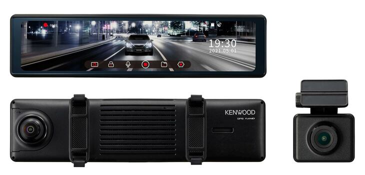 車室内の雰囲気を壊さずにスマートに取り付けられるのが利点の「ミラレコ」。リアカメラによる映像がデジタルミラーに映し出され、死角のない後方視界が得られるのもうれしい。