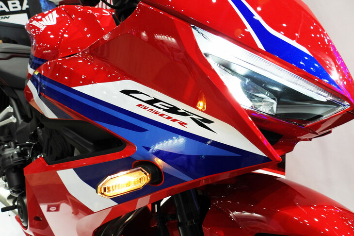 ホンダCBR650R（「Honda E-Clutch」付き）
