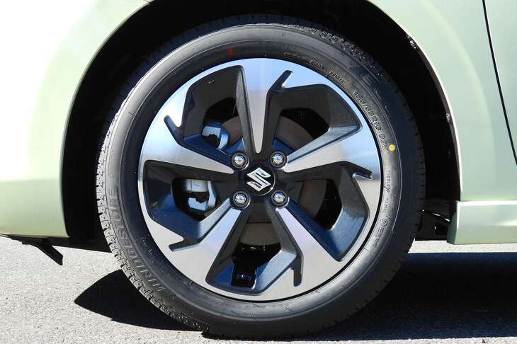 スズキ・スイフト ハイブリッドMZ（タイヤ＆ホイール）