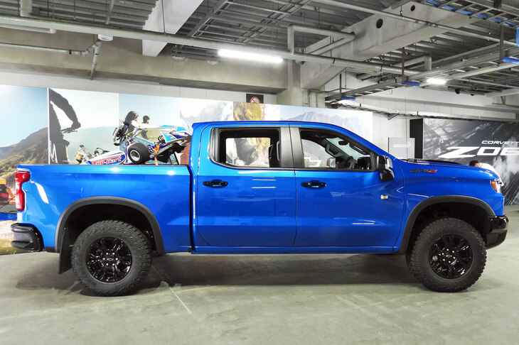 シボレー・シルバラードZR2（サイド）