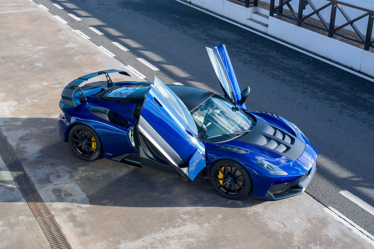 「GT2ストラダーレ」は914台限定生産のスペシャルモデルとなっている。その数字は、マセラティの設立年である1914年に由来する。