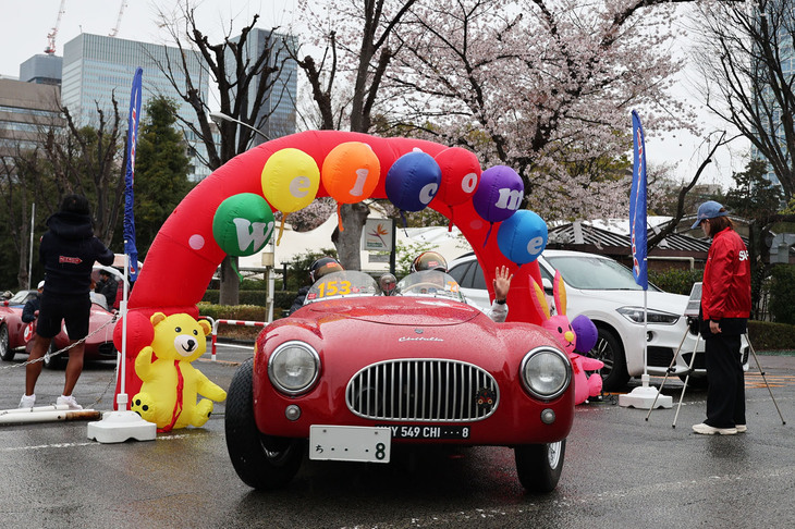 午前8時30分からカーナンバー順にスタート。これは7番の1948年「チシタリア・コロンボ バルケッタ」。