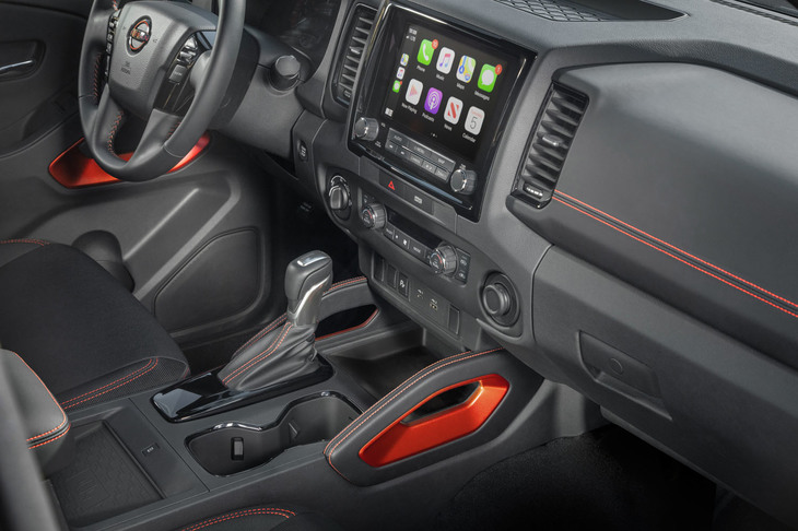 日産フロンティア（センタークラスター＆センターコンソール）