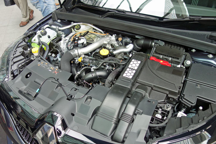 「GT」と「スポーツツアラーGT」に搭載される1.6リッター直4ターボエンジンは、205psと280Nmを発生する。