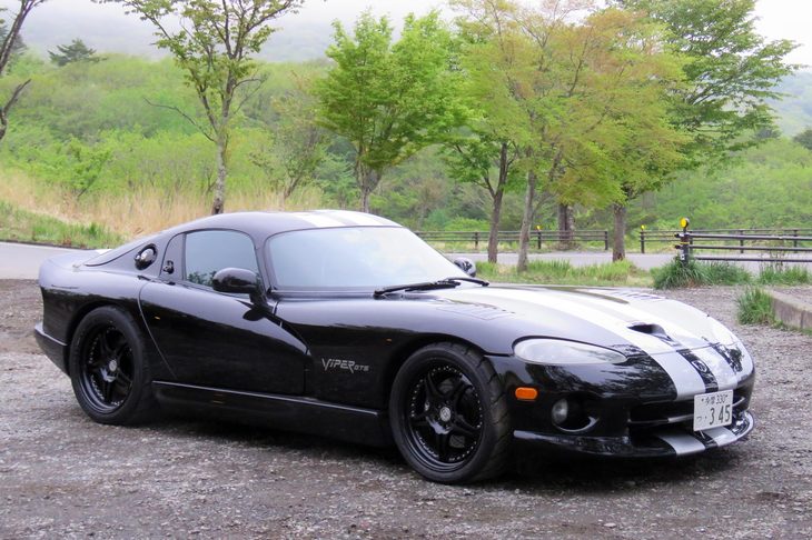 静岡県・山中湖パノラマ台にて。普段は富士山目当てに人が詰め掛けている場所だが、平日＆あいにくの天気ということもあり、この日はゆったりとできた。