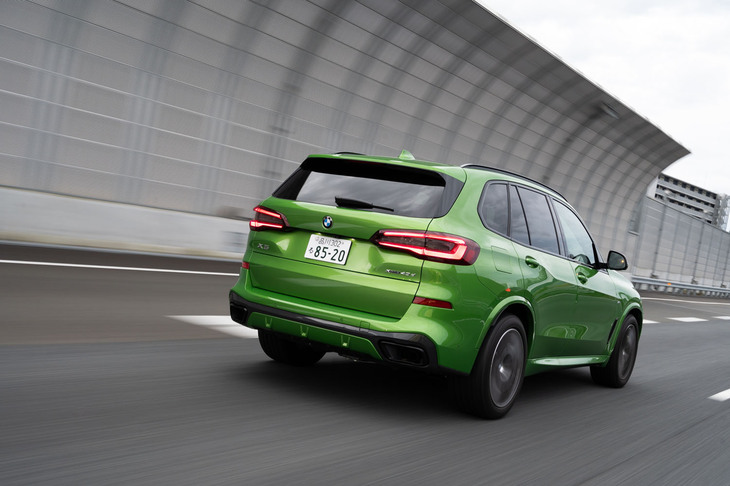 既存の「35d」より54PSの出力向上と50N・mのトルクアップを果たした「40d」だが、力強さよりエンジン回転のスムーズさや穏やかな加速フィールなど、動的質感の高さが印象的だった。