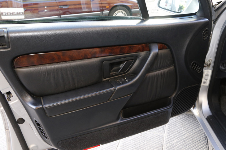 1999年式のドアの内張り。