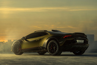 「アスファルトを離れて非舗装・ダートの路面でも最高の走りを楽しめる」とうたわれる「ランボルギーニ・ウラカン ステラート」。ミドシップスーパースポーツ「ウラカン」のオフロード仕様という、おきて破りの（？）一台だ。