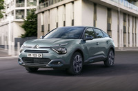 新型「シトロエンC4」が日本上陸　EV版の「E-C4エレクトリック」もラインナップ