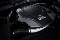 2基のターボで過給される2.9リッターのTFSIエンジン。1900rpmから600Nmの最大トルクを発生する。