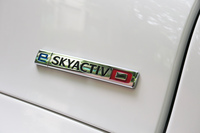 豊富なパワートレインのラインナップも「CX-60」の魅力。「XDハイブリッド」に搭載される「e-SKYACTIV D」は、最高出力254PS、最大トルク550N・mというアウトプットと、21.0～21.1km/リッター（WLTCモード）という燃費を実現している。