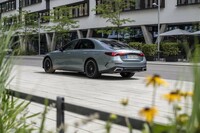 メルセデス・ベンツE400e 4MATIC