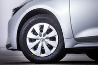 「トヨタ・カローラ ツーリング」のFF車に205/55R16サイズの「アイスガード7」を装着。高速道路や山岳路など、首都圏のドライブコースを約400km走行した。