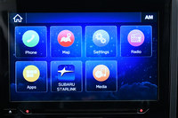 新たに採用された8インチ液晶の新型インフォテインメントシステム。コネクティビティーやテレマティクスにまつわる機能、装備も、従来モデルから大きく進化を遂げている。