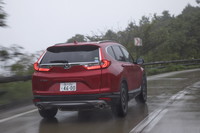 ワインディングロードでは、アクセルペダルの踏み込みに対してエンジン回転数だけが先行し、加速が遅れてもどかしい思いをするシーンもあった。