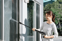 網戸の掃除というやっかいな作業も高圧洗浄を使えば所要時間は短く、かつ楽しささえ感じられる。