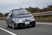 アバルト695Cリヴァーレ