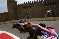 過去3回のバクーでのレースで表彰台最多2回を記録していたのが、レーシングポイントのセルジオ・ペレス（写真）だった。今年も得意のコースで5番グリッドと好位置からスタート。後方から追い上げてきたルクレールに先を越されるも、ベスト・オブ・ザ・レストの6位入賞を果たした。「スタートでフェルスタッペンを抜いたけれど、レースディスタンスでレッドブルと戦えるペースはなかったね」とはレース後の弁。（Photo=Racing Point）