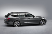 「3シリーズ ツーリング」のサイドビュー。今回登場の「318iツーリング」を含め、全9モデルのラインナップとなる。