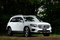 メルセデス・ベンツが新型SUV「GLB」を日本導入　手ごろなサイズの3列7人乗りモデル