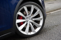 試乗車のタイヤは、2017年2月に発売されたばかりの「グッドイヤー・イーグルF1アシメトリック3」。サイズは265/35R22。