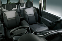 テーマはフランス流の休日の過ごし方　「ルノー・カングー」の限定車発売の画像