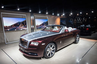 2015年のフランクフルトショーで発表されたオープントップモデル「ドーン」。2017年の日本において、最も売れたロールス・ロイスとなった。