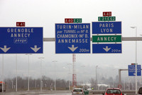 もう一度念のため言っときますが、フランスは青い標識が有料道路です。