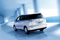 ミニバンで燃費20km/リッター、新型「エスティマハイブリッド」登場の画像