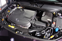 「CLA250シュポルト 4MATIC シューティングブレーク」の2リッター直4ターボエンジン。最高出力211psと最大トルク35.7kgmを発生する。