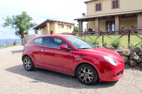 「ポッジョ・ディ・モンテドーロ」はローマから車で約1時間。ボルセーナ湖を見渡す高台にある。www.agriturismobolsena-poggiodimontedoro.it