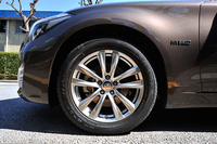 装着されるタイヤのサイズは245/50R18となる。