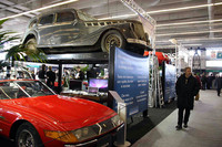 頭上にも注意! 元スウェーデン国王の1937年ルノーが。