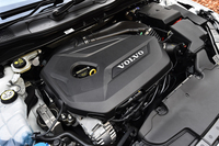 180psと24.5kgmを発生する1.6リッター直4ターボエンジン。ピックアップのよさと優れた燃費性能の両立が図られている。
    