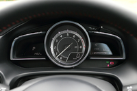 アクセラの1眼式メーター（写真は「アクセラスポーツ20Sツーリング Lパッケージ」のもの）。