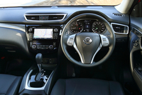 インテリアでは、先代モデルと同じくフロアやシートにはっ水加工を採用。ドリンクホルダーや収納スペースを増やし、使い勝手を改善している。
    