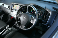 テスト車は、メーカー純正ナビや電動テールゲートなどを備えた「G ナビパッケージ」。