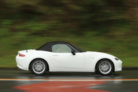 乗り心地は硬すぎることなく、街乗りでの仕様にも十分に対応可能。フラットな姿勢を保つシャシーのセッティングも絶妙だった。