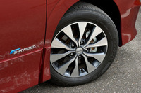 最上級グレード「ハイウェイスターG」の16インチアルミホイール。テスト車には、ブリヂストンの「エコピアEP150」が組み合わされていた。