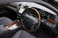 レクサスLS600hL バージョンUZ（5人乗り）（4WD/CVT）【試乗記】の画像