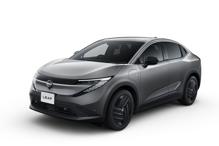 2026年1月に受注が開始された容量55kWhの駆動用リチウムイオンバッテリーを搭載する新型「リーフ」の「B5」グレード。車両本体価格は「S」が438万9000円、「X」が473万8800円、「G」が564万8500円となる。
